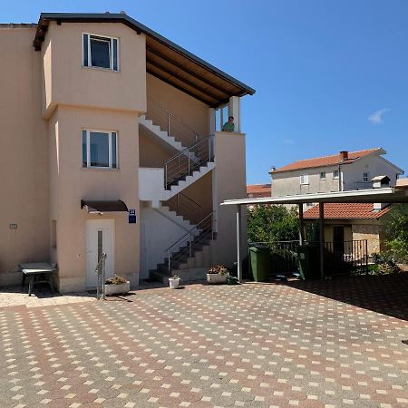 Apartment Skorin Primosten Bagian luar foto