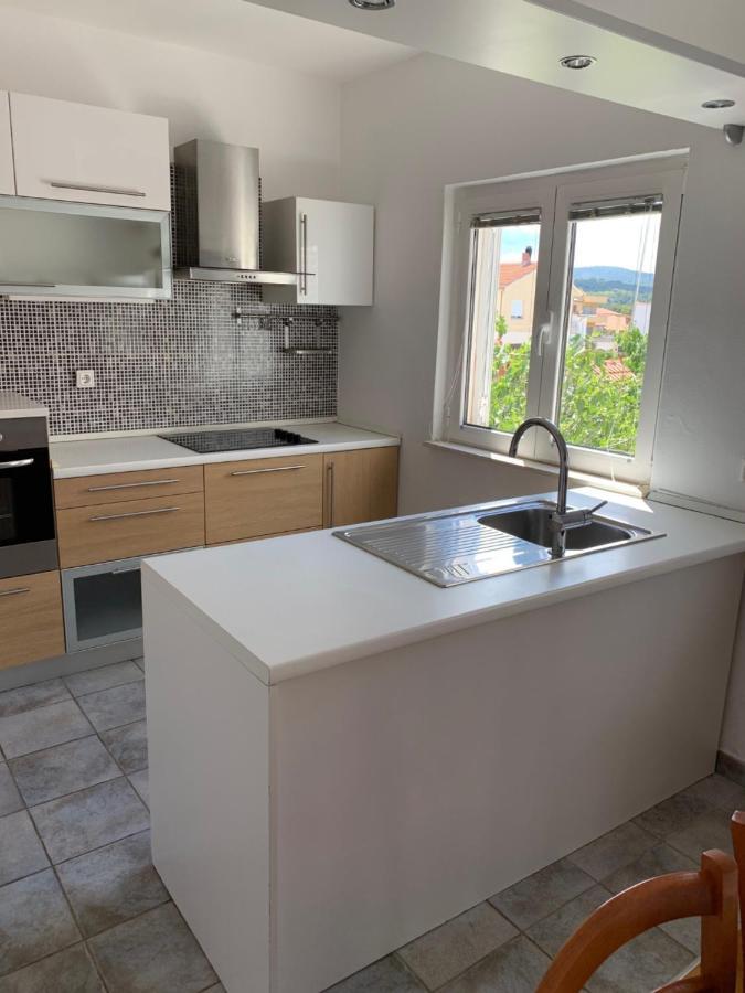 Apartment Skorin Primosten Bagian luar foto